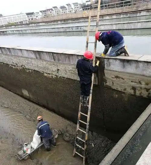 杨林街道污水池堵漏